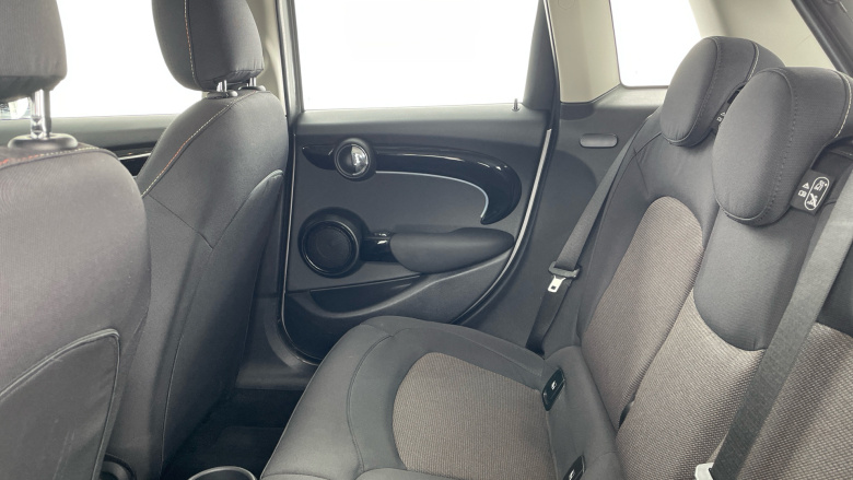 MINI Hatchback 1.5 Cooper Classic Premium 5dr Auto Petrol Hatchback